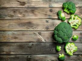 pezzi di fresco broccoli. foto