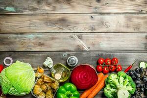 biologico cibo. assortimento di fresco frutta e verdure. foto