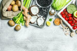 salutare cibo. varietà di biologico verdure e frutta . foto