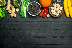 biologico cibo. salutare verdure e funghi con fagiolo cereali. foto