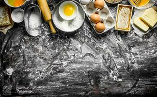 cottura al forno sfondo. ingredienti per fabbricazione Impasto a casa. foto