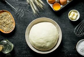 Impasto sfondo. ingredienti per Impasto preparazione. foto