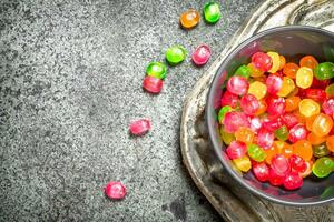 frutta caramelle. su rustico sfondo. foto