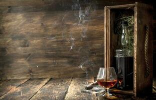 francese Cognac con un' fumo sigaro. foto