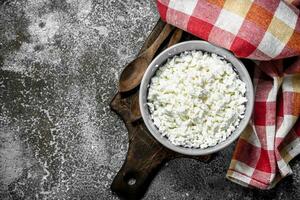 fresco Villetta formaggio nel un' ciotola. foto