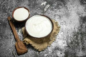 naturale Yogurt nel un' ciotola. foto