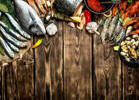 varietà di frutti di mare a partire dal gamberetto, mollusco e altro marino vita. foto