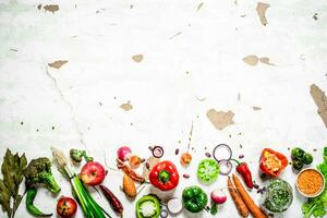 salutare cibo. fette di fresco verdure e frutta. foto