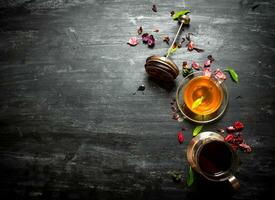 fresco tè con Melograno e asciutto frutta. foto