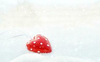 Natale sfondo. Natale giocattolo bugie nel il neve. foto