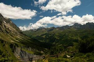 paesaggi di il mont blanc montagna gamma nel Courmayeur nel il aosta valle nel luglio 2023 foto