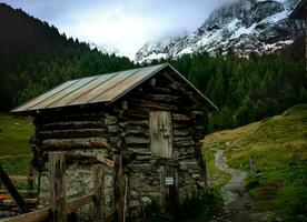 splendida paesaggi di livigno nel valtellinese con suo montagne nel il estate di 2023 foto