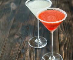 bicchieri di lime e fragola Margherita cocktail foto