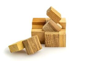 puzzle cubi di di legno blocchi isolato su bianca sfondo. sfocato avvicinamento. attività commerciale successo concetto. disposizione per presentazione. foto