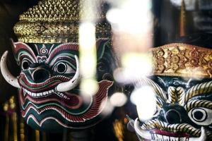 Tradizionale lakhon khol khmer maschere di danza sul display al Wat Svay Andet pagoda vicino a Phnom Penh Cambogia foto