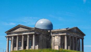 osservatorio della città sulla collina di Calton a Edimburgo foto