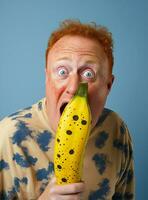 arte uomo moderno Banana ottico forma divertimento pazzo visivo adulto ritratto concetto foto