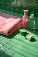 igiene lavori di casa pulito Prodotto bottiglia plastica rosa detergente bagno domestico foto
