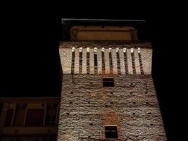 torre di settimo di notte foto