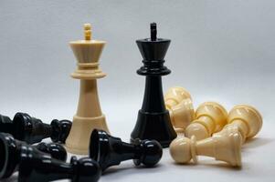 vicino su di re di scacchi gioco. battaglia, strategia e tattica. foto