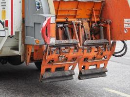 camion della spazzatura per la raccolta dei rifiuti foto