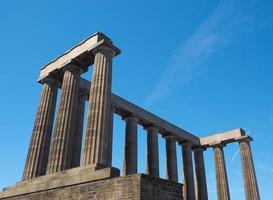 monumento nazionale sulla collina di Calton a Edimburgo foto