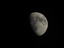 luna gibbosa vista con il telescopio foto