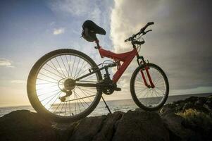 un' montagna bicicletta foto