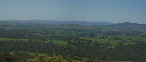 huon collina attenzione huon collina parchi spettacolare visualizzazioni di lago umo, il Kiewa valle, il alpino regione, Murray e Kiewa fiumi, e albury e Wodonga città nel vittoria, Australia. foto