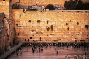 d'oro leggero di tramonto su il occidentale parete nel Gerusalemme, superiore Visualizza generativo ai foto
