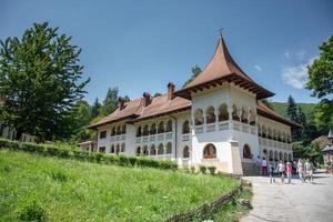 contea di hunedoara, romania 2021- il monastero di prislop è un monastero in romania foto