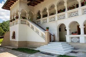 contea di hunedoara, romania 2021- il monastero di prislop è un monastero in romania foto