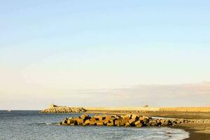 panoramico Visualizza con il riva del mare foto