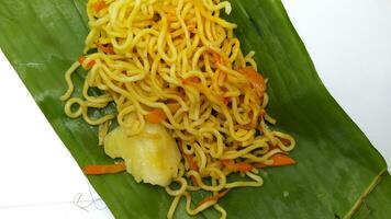 bakmi kuning indonesiano cibo isolato sfondo superiore Visualizza foto