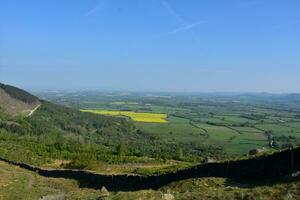 bellissimo panoramico Guarda a i campi e terra nel settentrionale Inghilterra foto