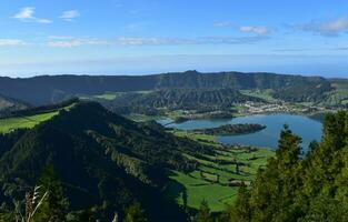 bellissima Visualizza guardare giù a sete cidades nel il azzorre foto