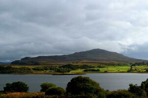 un' Guarda a dunvegan con dunvegan lago foto