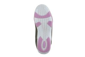 bianco-rosa gomma da cancellare suola con scarpe da ginnastica su un' bianca sfondo. foto