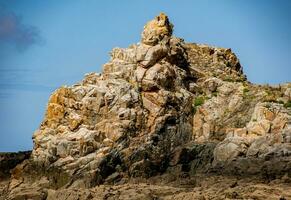 spettacolare estate paesaggio marino a trestrignel rocce, perros-guirec, Bretagna, Francia foto