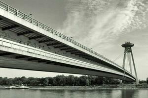 monocromatico panorama novità maggior parte ponte, bratislava, slovacchia foto