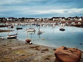 panoramico Visualizza di un' affascinante bretone marina vicino perros guirec e plomanach foto