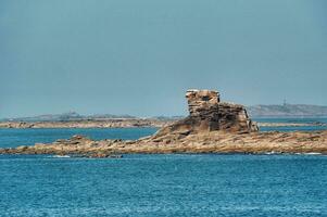 soleggiato estate paesaggio marino nel francese Bretagna foto