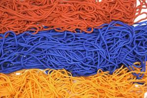 filo nei colori della bandiera armena foto