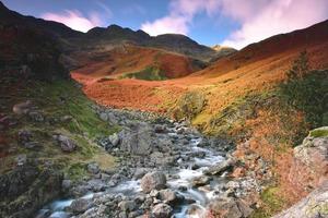 la luce del sole sulla banda Bowfell foto