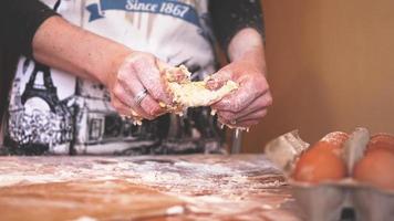 cucina e concetto di casa - primo piano di una donna foto