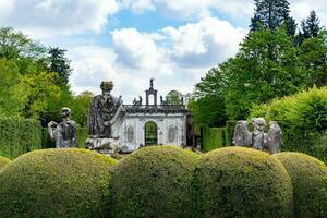 valsanzibio,italia-aprile 15, 2023-vista di il monumentale giardino di valsanzibio, uno di il maggior parte bellissimo giardini nel Italia durante un' soleggiato giorno foto