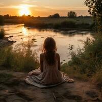 ragazza ammirazione tramonto di Riva del fiume - ai generato foto