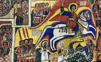 antica chiesa ortodossa etiope interni pareti dipinte a gondar Etiopia foto