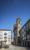 Scena di strada nel centro storico di santiago de compostela in spagna foto