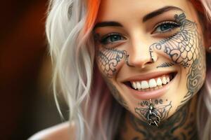 ai generativo. salutare denti e un' bellissimo largo Sorridi di un' giovane bionda donna con tatuaggi su sua viso e corpo foto